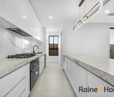 Modern family living in the heart of Mickleham! - Photo 2