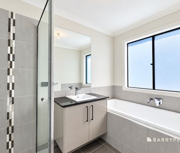 Spacious Family Living in a Convenient Pakenham Location - Photo 6