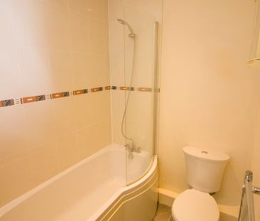 2 Bedroom Property to Let in the Heart of Clare - Photo 5