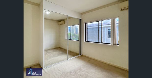 3 bedrooms Townhouse - Photo 1