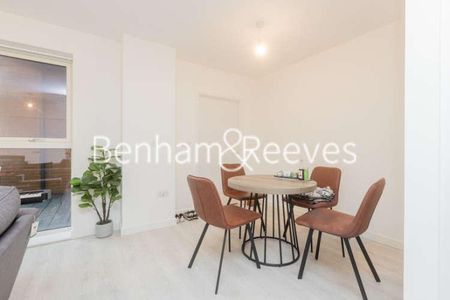 East Acton Lane, Acton, W3 - Photo 4