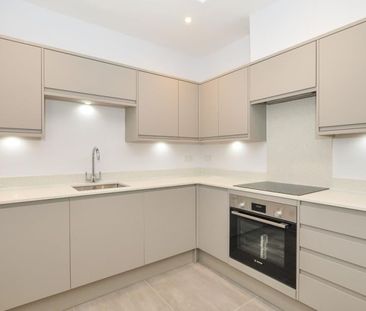 2 Bed Flat, St James's Park, CR0 - Photo 2