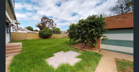 FOUR BEDROOM HOME IN NORTH DUBBO - Photo 2