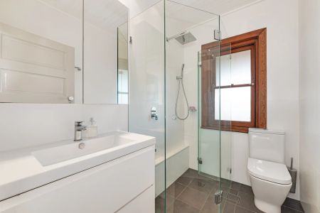 Stunning Versatile Two-Bedroom Apartment in Idyllic Position - Photo 4