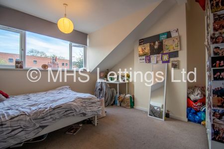 5 Bedroom Mid Terraced House for rent in Village Place - Photo 4