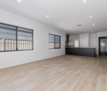 SPACE, COMFORT & CONVENIENCE | 4 BEDROOM FAMILY HOME - Photo 2