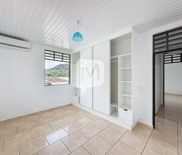 Location Maison 4 pièces 88m² REMIRE MONTJOLY 97354 - Photo 3