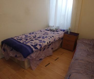 Room in a Shared House, Selby Road, E13 - Photo 6