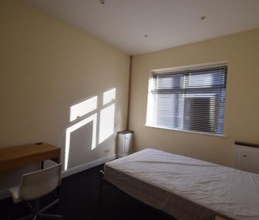 4 bedroom terraced house to rent - Photo 2