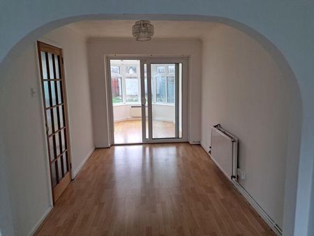 3 bedroom semi-detached house to rent - Photo 3