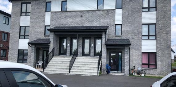 5½ Moderne à Drummondville – Air Climatisé, neuf, propre, Juillet! 1470$ soit un rabais de 55$ sur un an - Photo 2