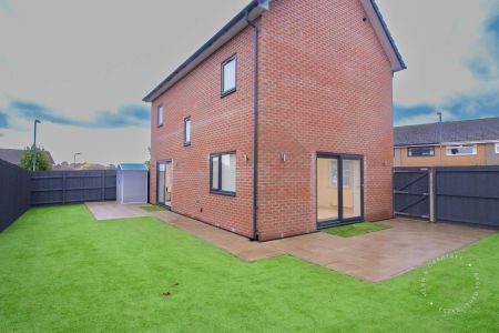 4 Bedroom House - Detached - Photo 2