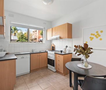 Bright One-Bedroom Apartment in Prime Carlisle Street Location - Photo 5