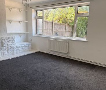 3 Bed Terraced House, St Olams Close, LU3 - Photo 1