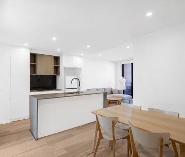 Modern & Fully Furnished 2-Bedroom Apartment in the Heart of City w... - Photo 2