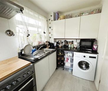 2 bedroom semi-detached house to rent - Photo 5