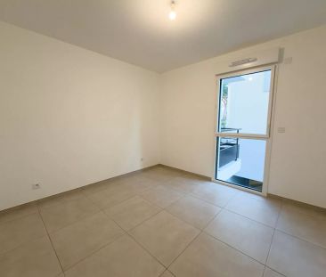 location vide 3p 67.70m² + terrasse + stationnement - Photo 4