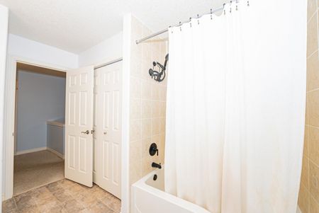 For Lease - 77 Sovereign's Gate, Barrie, Ontario - Photo 5