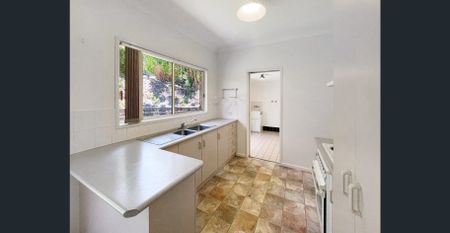 Family Home in Sought-After Clinton - Photo 4