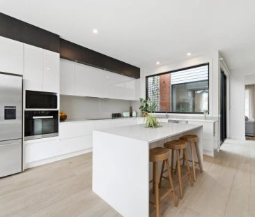 Large Modern Home In Great Richmond location - Photo 5