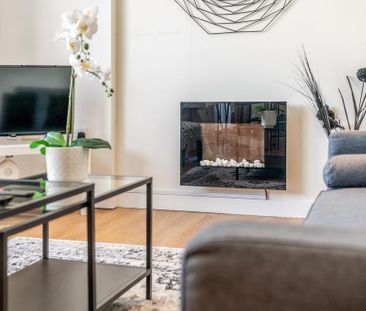 3 bedroom flat to rent - Photo 2