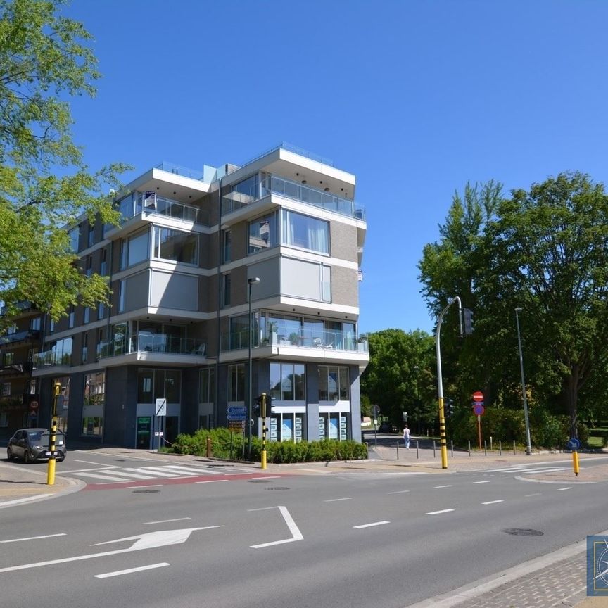 Duplex met 2 kamers en parking in recent gebouw - Photo 1