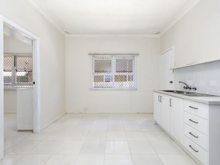 Two Bedroom Apartment in Highly Sought After The Entrance - Photo 3