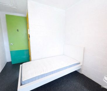 Furnished Single Bedroom - Photo 3