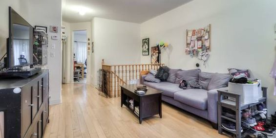 Charming 2-Bdrm Condo Townhouse in Upper Beaches - Photo 3