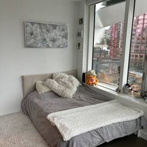 Coal harbour bedroom/women only - Photo 2