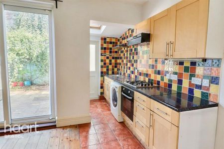 2 bedroom terraced house to rent - Photo 4