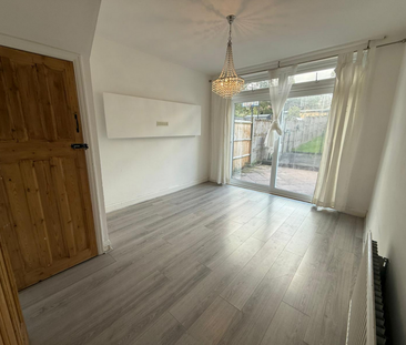 4 bedroom semi-detached house to rent - Photo 2