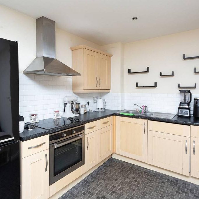 2 bedroom flat to rent - Photo 1