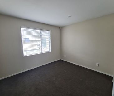 MODERN WARM TWO BEDROOM TOWNHOUSE – HEATPUMP – DOUBLE GARAGE - Photo 1