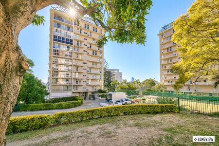 Spacious Apartment with Stunning River Views! - Photo 3