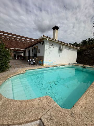 4 BEDROOM COUNTRY HOUSE WITH PRIVATE POOL and BARBECUE - TORROX , TORROX PARK - Photo 4