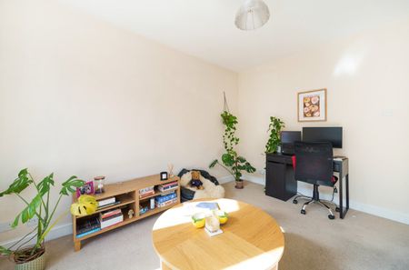 Flat to rent - South Island Place, London, SW9 - Photo 2