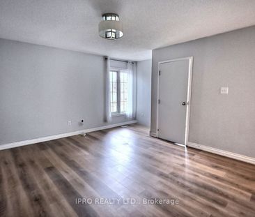 Detached Home For Lease | S8106414 - Photo 2