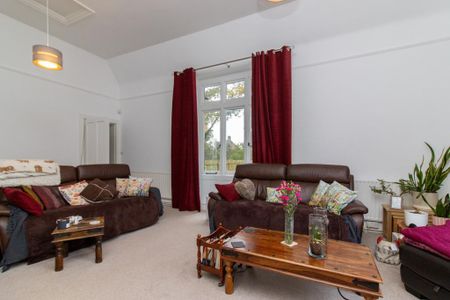 4 bedroom detached house to rent - Photo 3