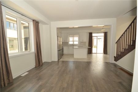 For Lease - 10 Heritage Way, Thorold, Ontario - Photo 4