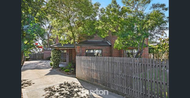 SPACIOUS FAMILY HOME IN PRIME HIGHETT POCKET! - Photo 1