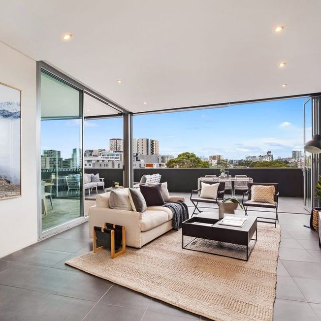 Split-Level Penthouse I Expansive Floorplan I A RARE GEM IN ROSEBERY! - Photo 1