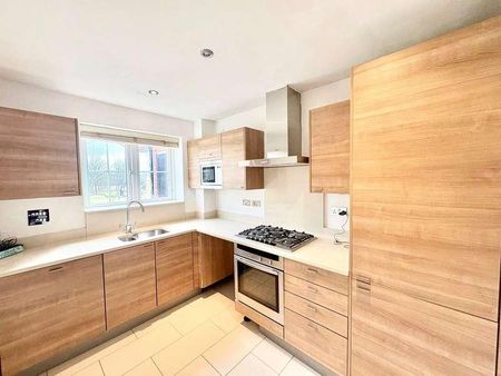 Paddock Gate, North Street, Winkfield, Windsor, Berkshire, RG12 - Photo 5