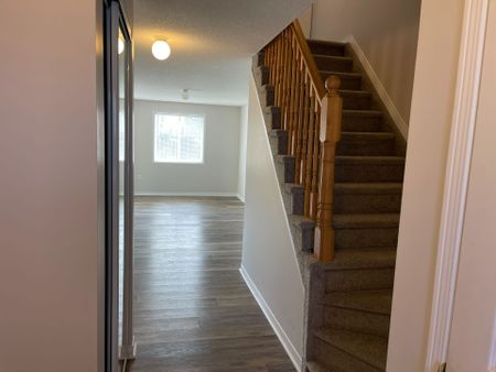 For Lease - 15 Coronation Parkway, Barrie, Ontario - Photo 2