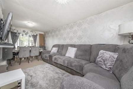 3 bed House - Semi-Detached To Let - Photo 2