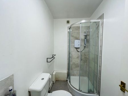 1 bedroom Flat To Let - Photo 3