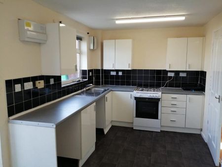 3 bedroom terraced house to rent - Photo 5