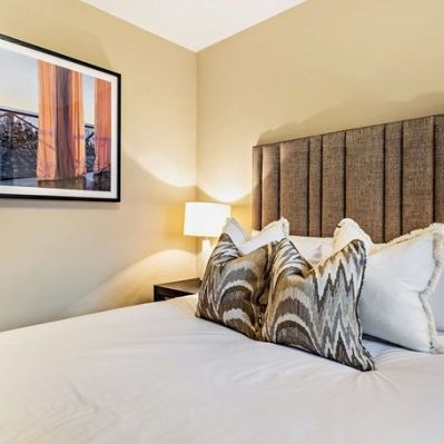 Three Bedroom Flat to rent in London - Photo 1