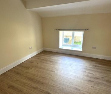4 bedroom end of terrace house to rent - Photo 4