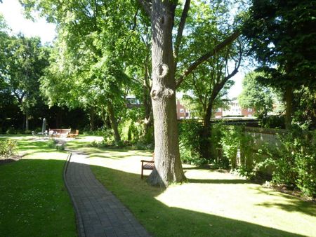 Blossomfield Gardens, Blossomfield Road, Solihull, West Midlands - Photo 5